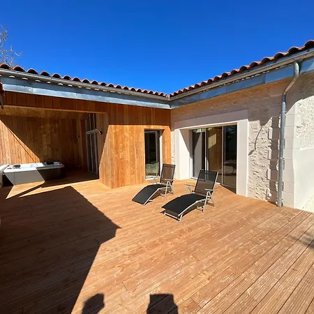 L Etel Holiday home *